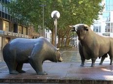 The bears and bulls are duking it out on wall street 300x199